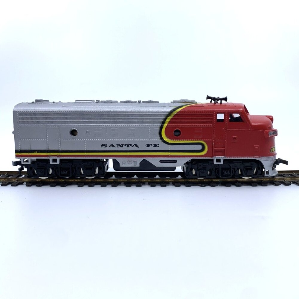 Playart HO Scale Santa Fe F7 H-604 Warbonnet Diesel Locomotive Powered Vintage